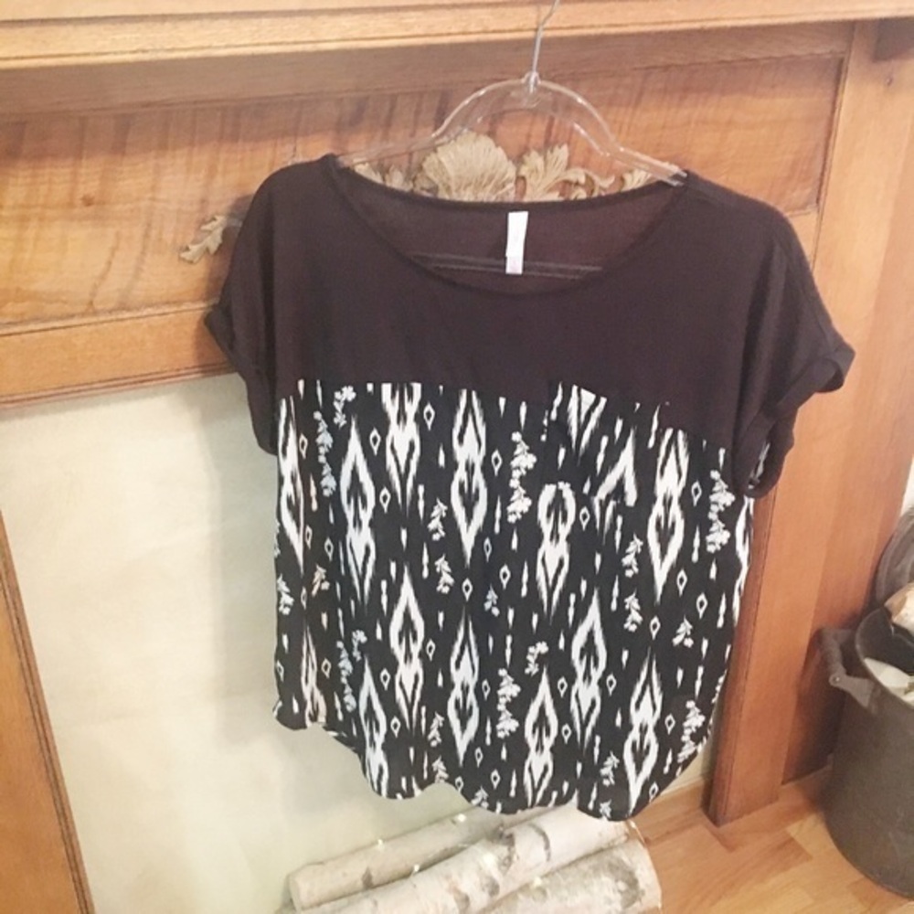 Xhilaration black and white Top